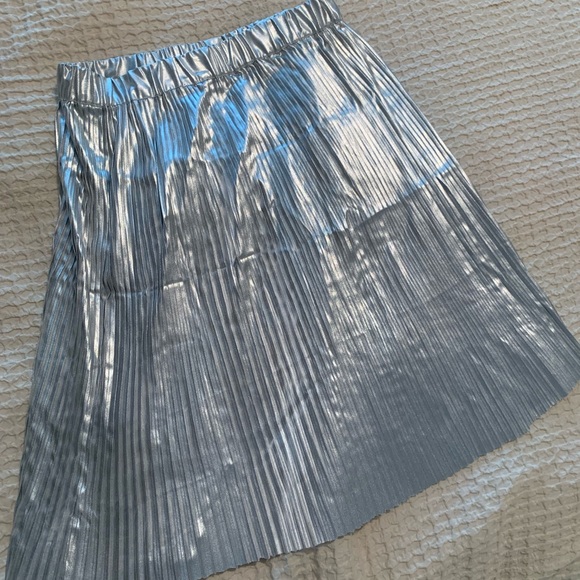 Silver pleated skirt - Picture 2 of 4